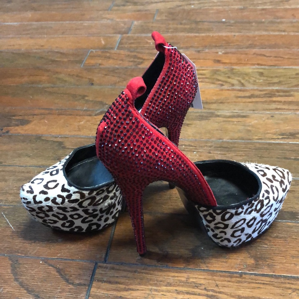 Pumps - Picture 2 of 2